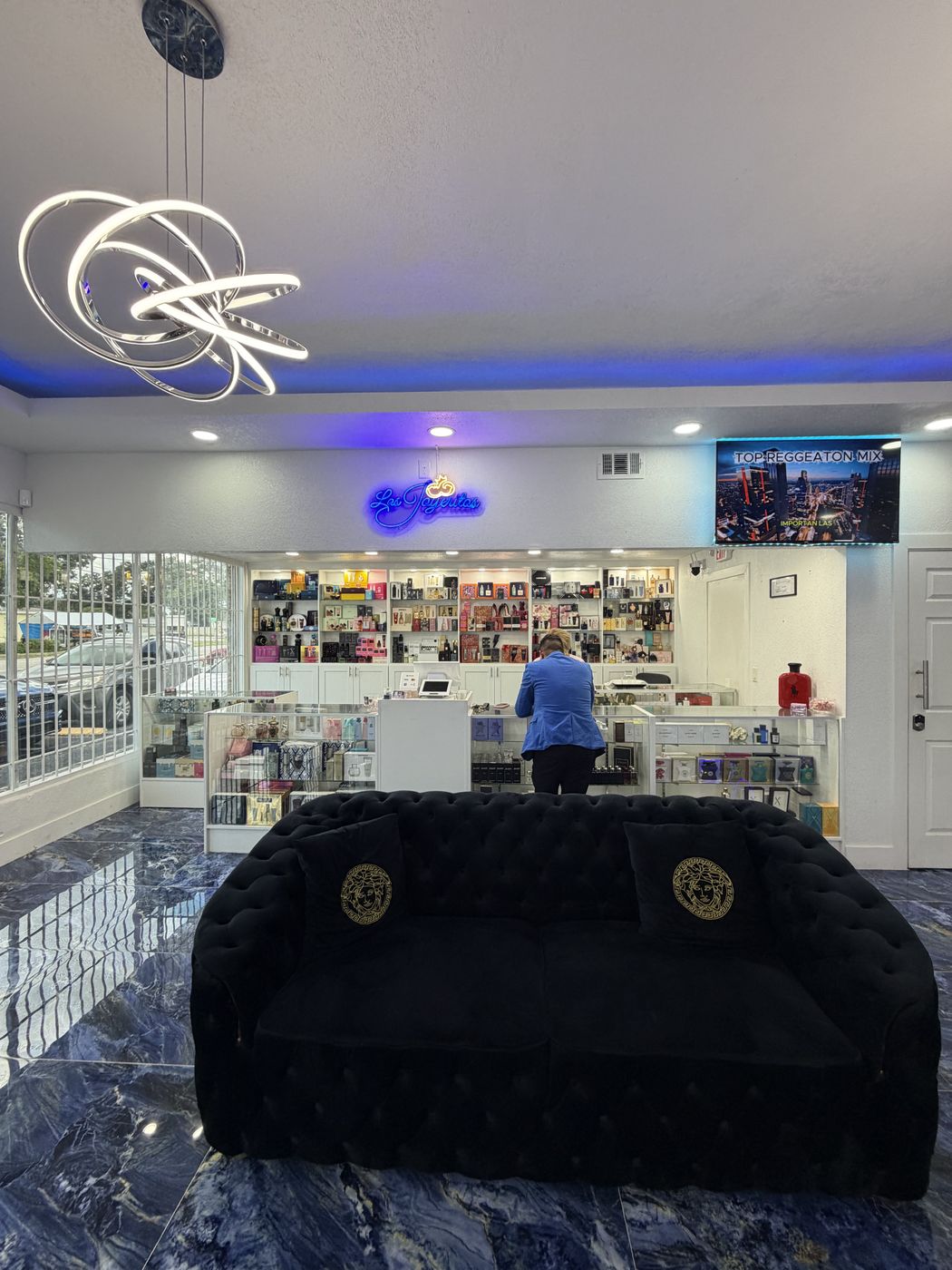 Fragrance and candle displays inside the perfumería at Los Joyeritos