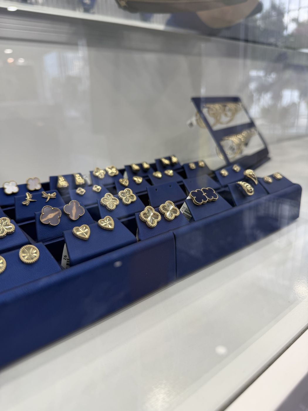Women's gold rings, earrings and pendants at Los Joyeritos Tampa