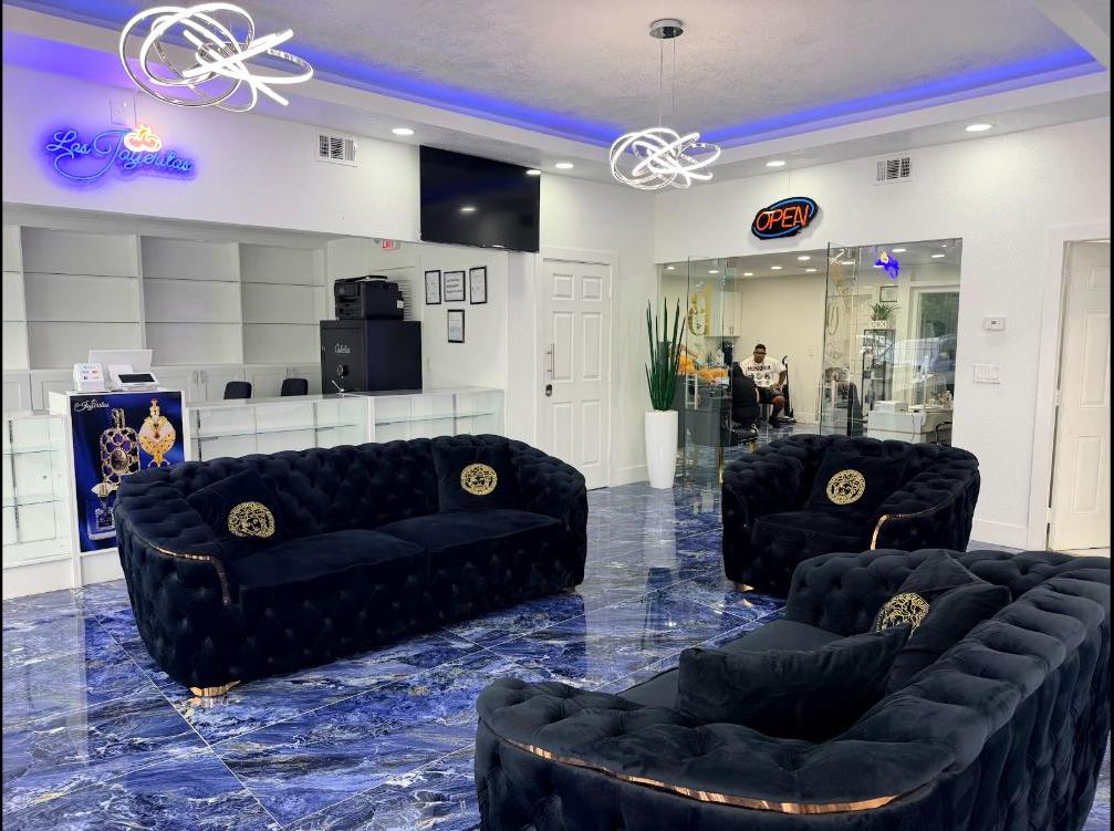 The velvet lounge